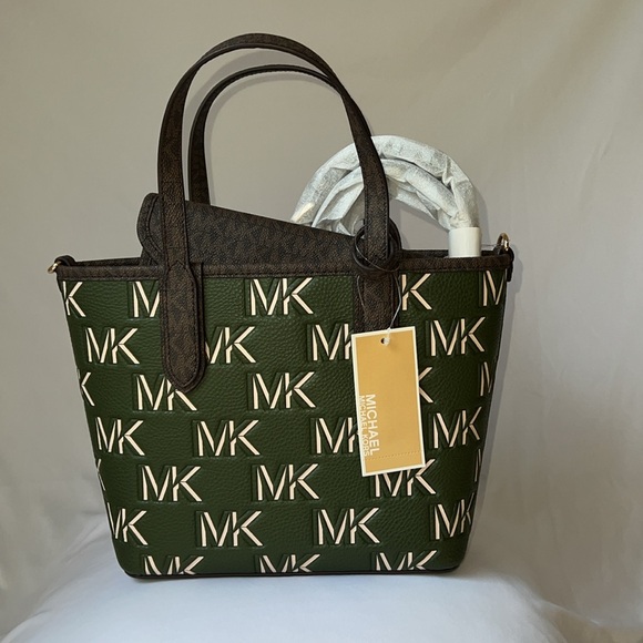 ❌❌SOLD❌❌Michael Kors Amazon Green Tote Bag. - Picture 6 of 10
